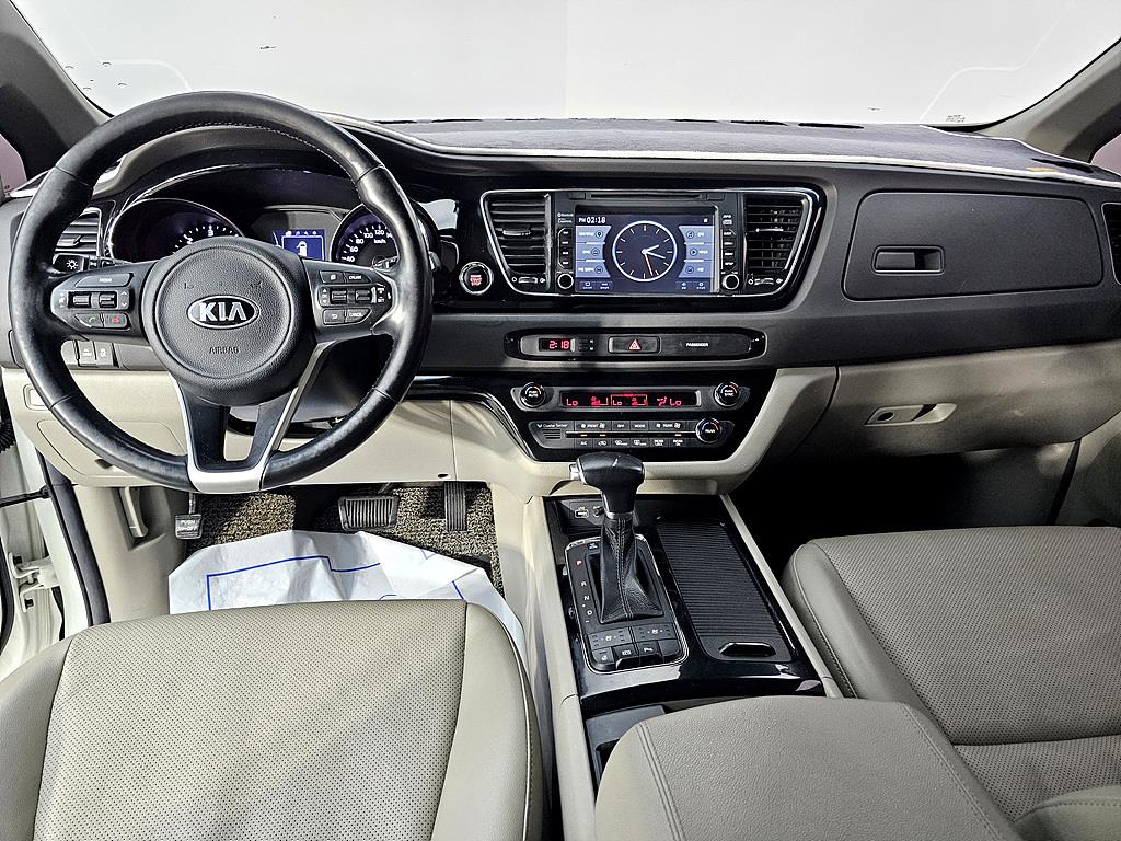 KIA Carnival - Vista 5