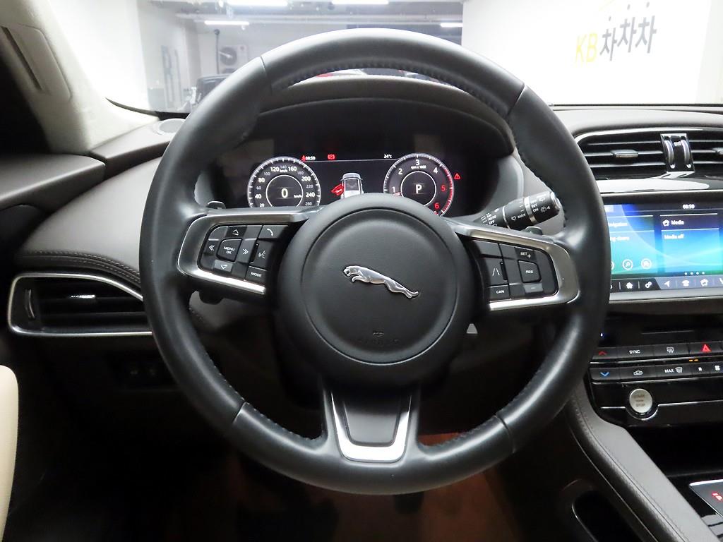 Jaguar F-PACE - Vista 8