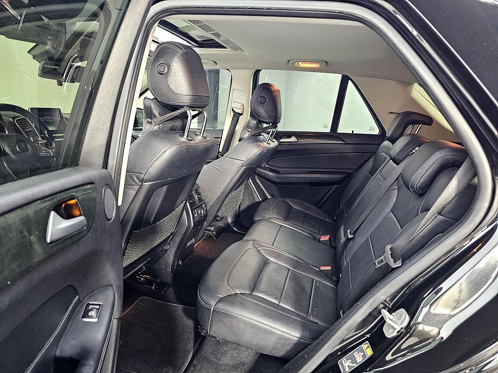 Mercedes Benz GLE Class - Vista 9