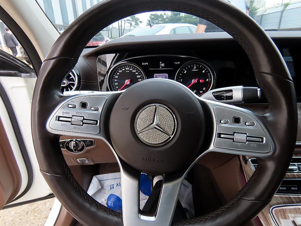 Mercedes Benz E class - Vista 8