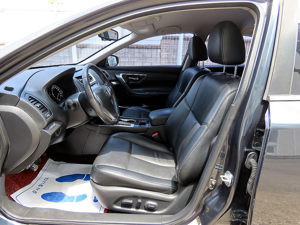 Nissan Altima - Vista 5