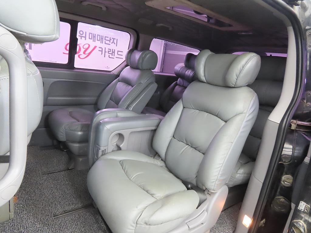 HYUNDAI Starex - Vista 7