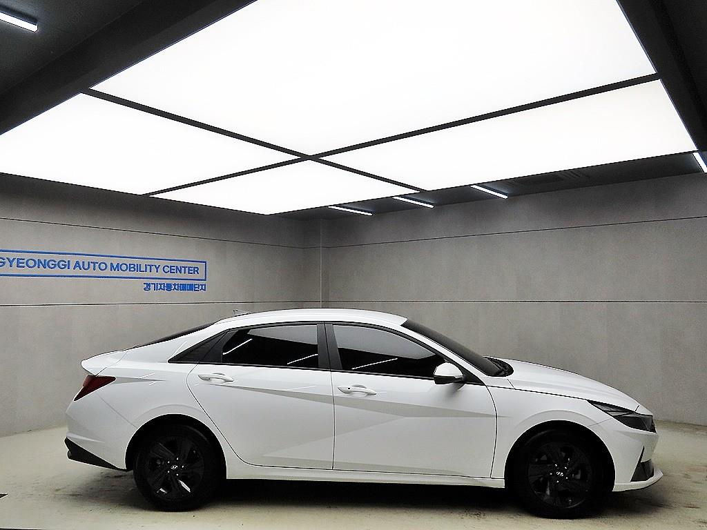 HYUNDAI Avante - Vista 2