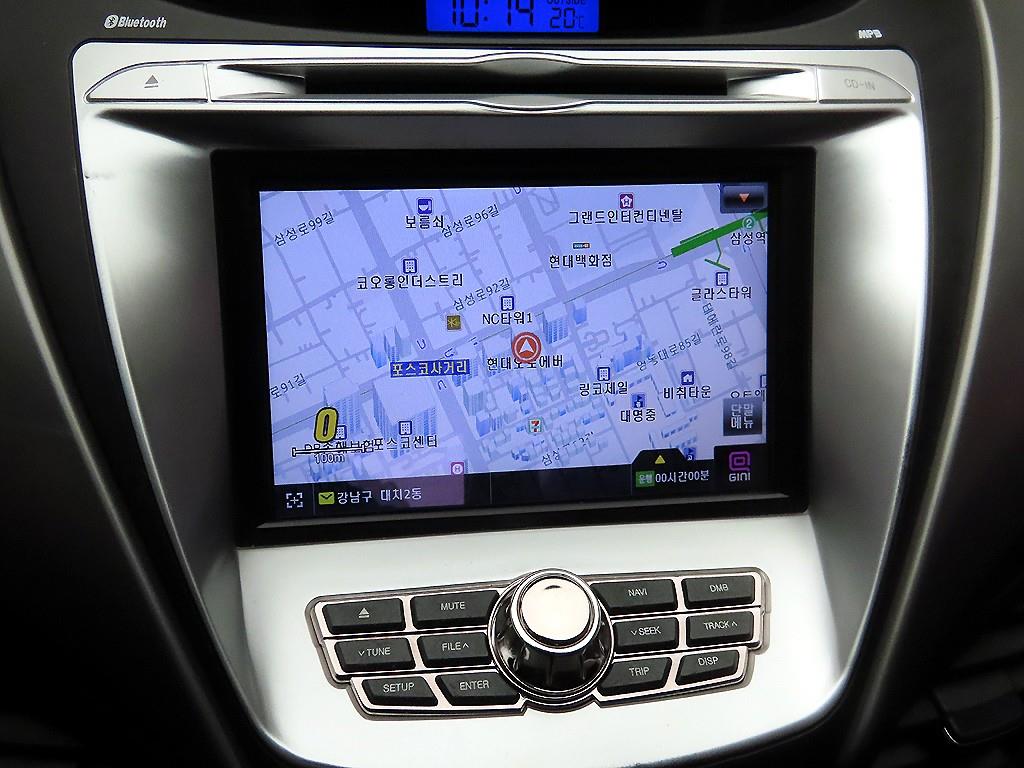 HYUNDAI Avante - Vista 9