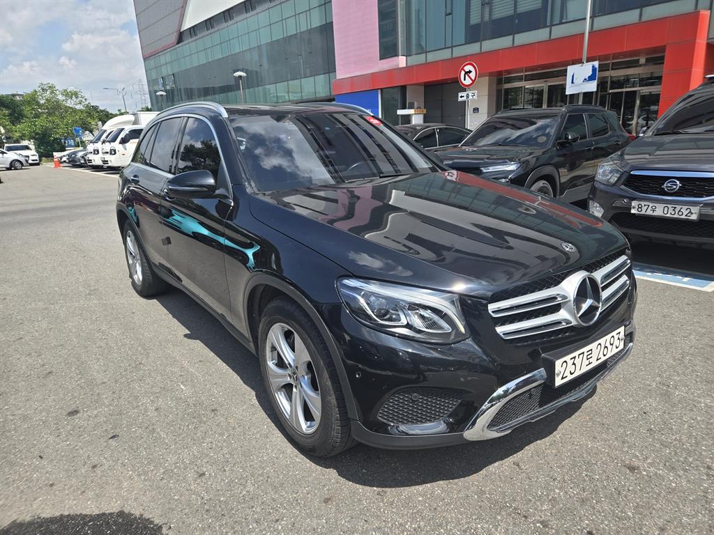 Mercedes Benz GLC Class - Vista 3