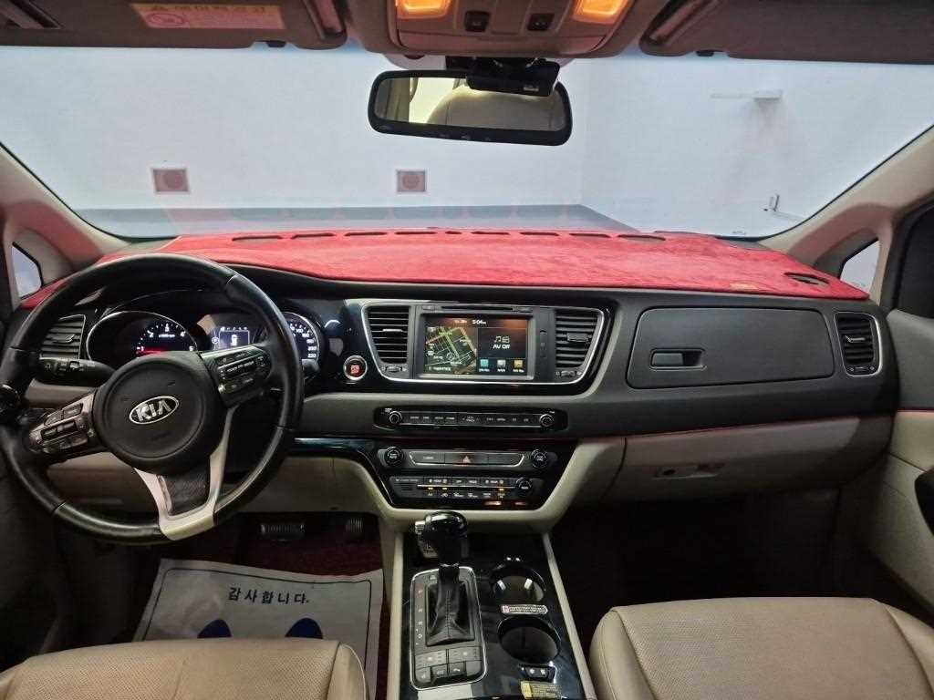 KIA Carnival - Vista 7