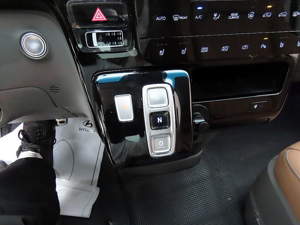 HYUNDAI Staria - Vista 11