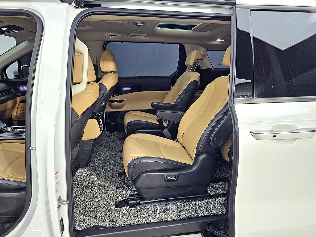 KIA Carnival - Vista 9