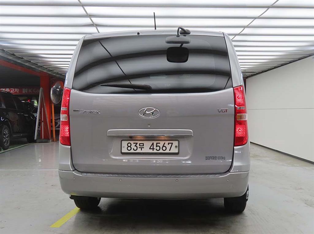 HYUNDAI Starex - Vista 3
