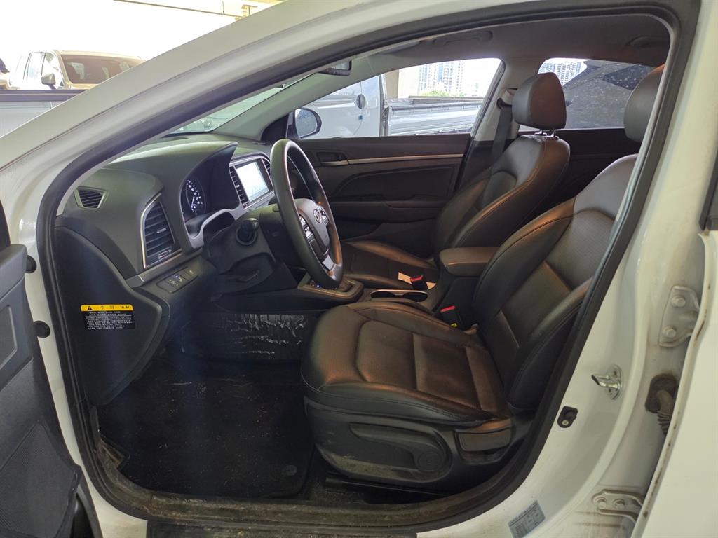HYUNDAI Avante - Vista 6