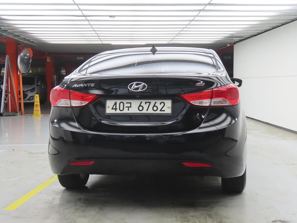 HYUNDAI Avante - Vista 3