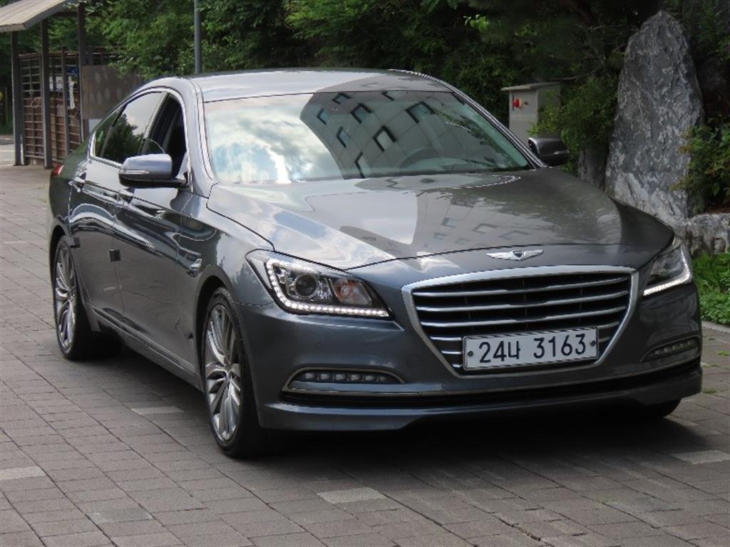 HYUNDAI Genesis - Vista 3