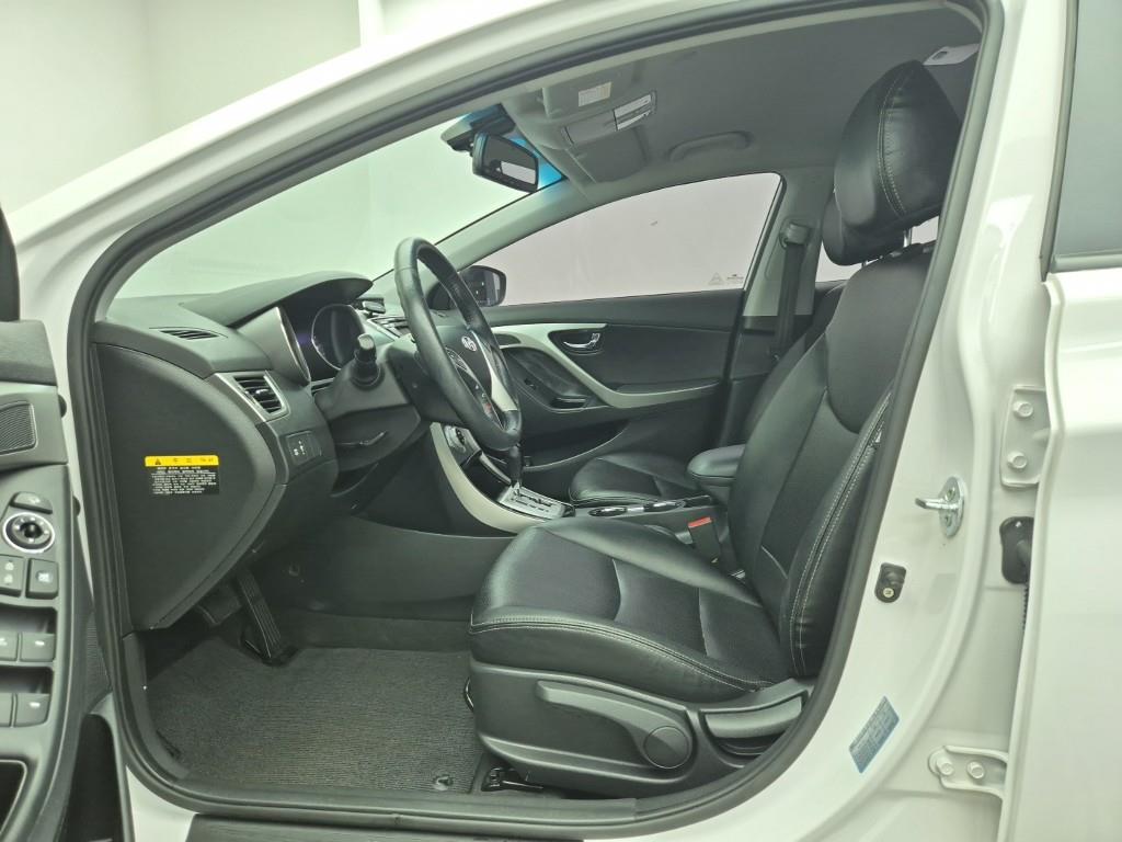 HYUNDAI Avante - Vista 11