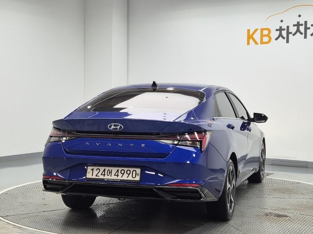 HYUNDAI Avante - Vista 3