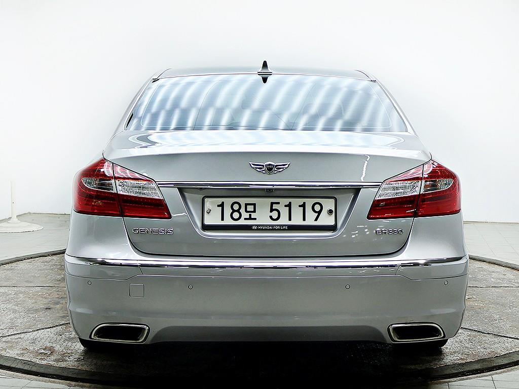 HYUNDAI Genesis - Vista 5