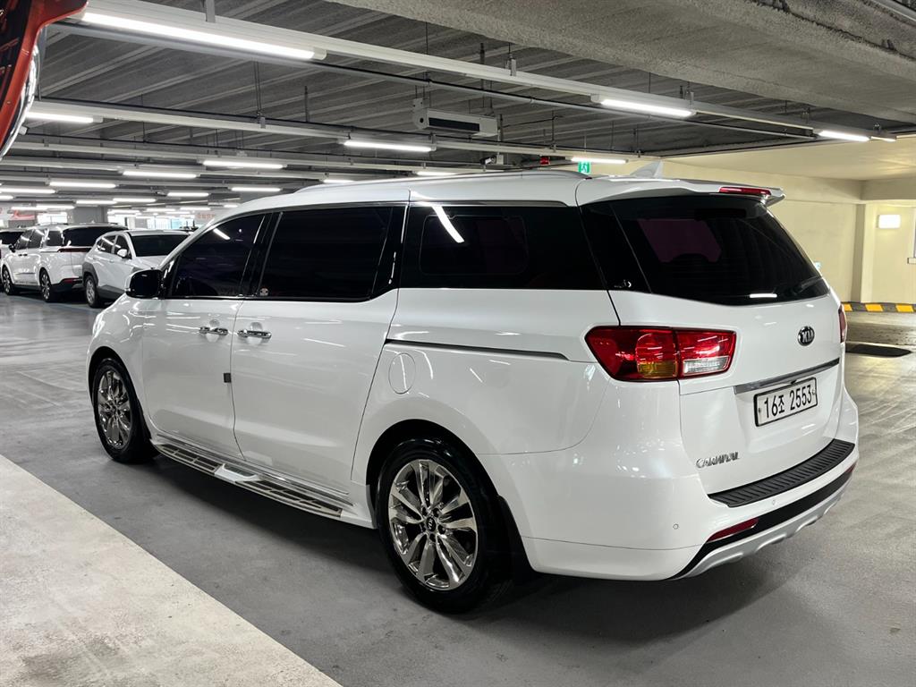 KIA Carnival - Vista 4