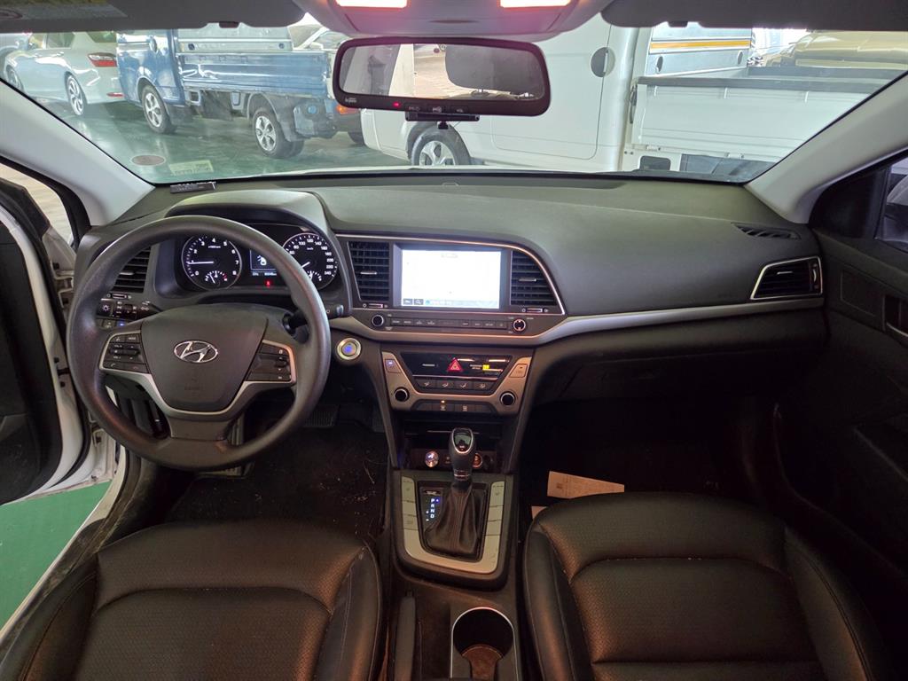 HYUNDAI Avante - Vista 8