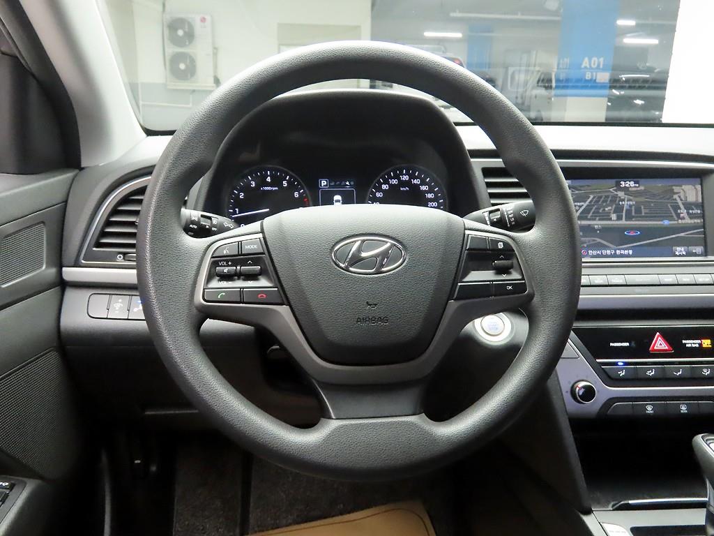 HYUNDAI Avante - Vista 7