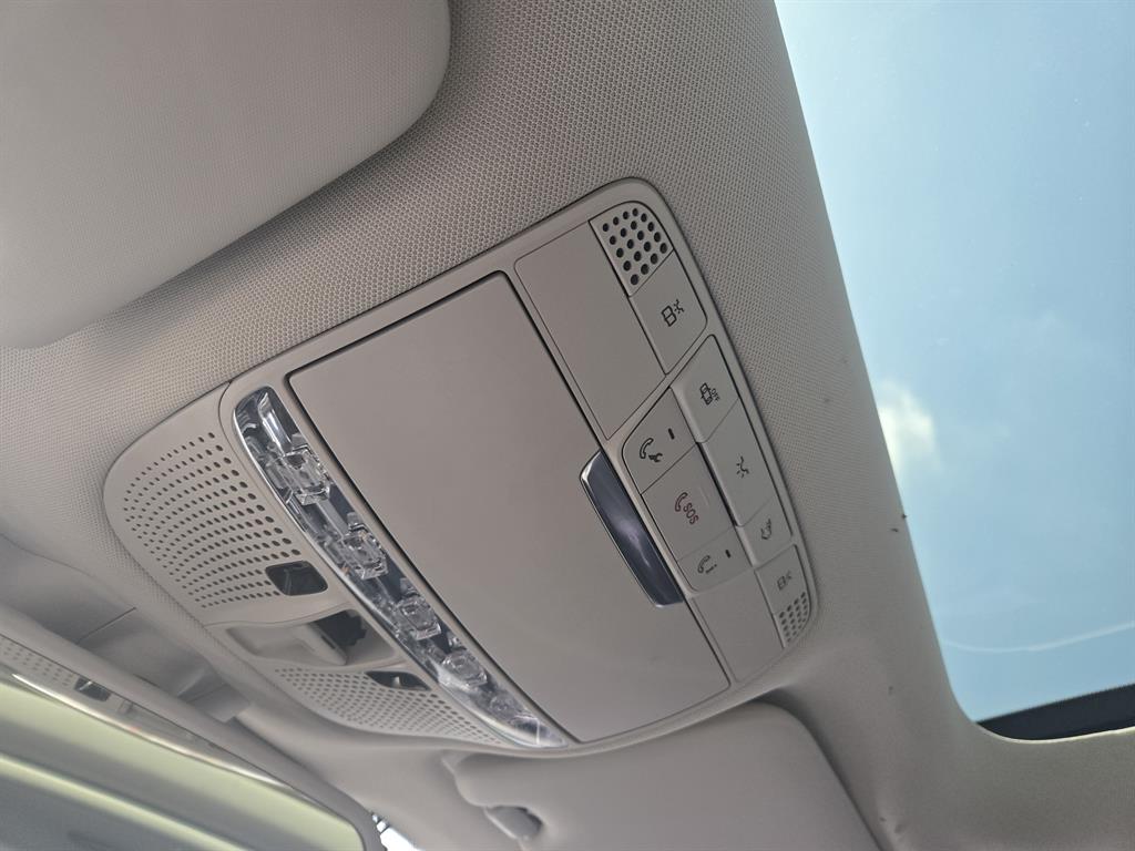 Mercedes Benz GLC Class - Vista 12