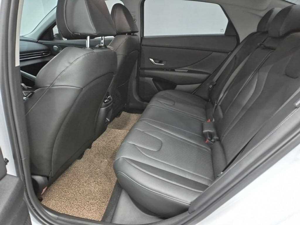 HYUNDAI Avante - Vista 12