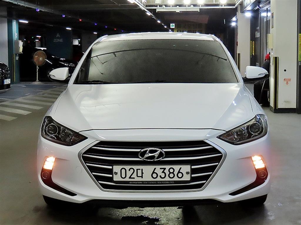 HYUNDAI Avante - Vista 2