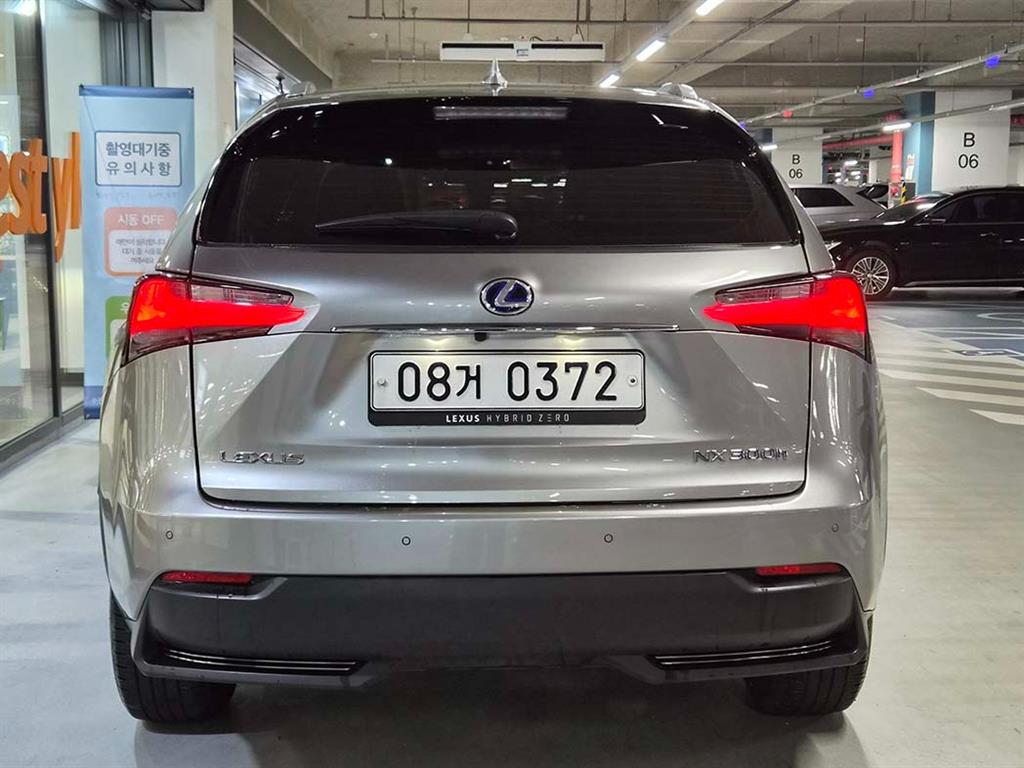 Lexus NX - Vista 5