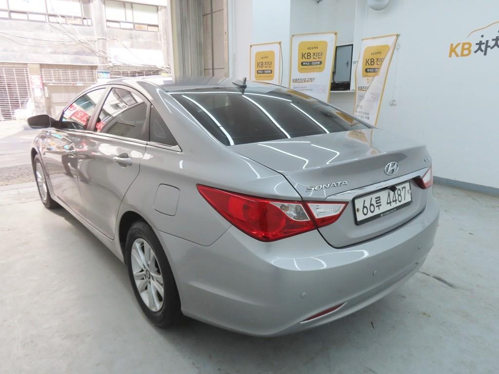HYUNDAI Sonata - Vista 4