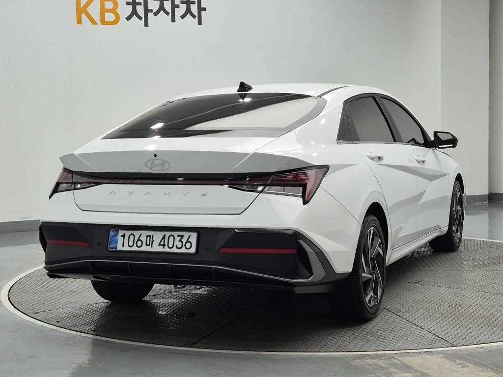 HYUNDAI Avante - Vista 3