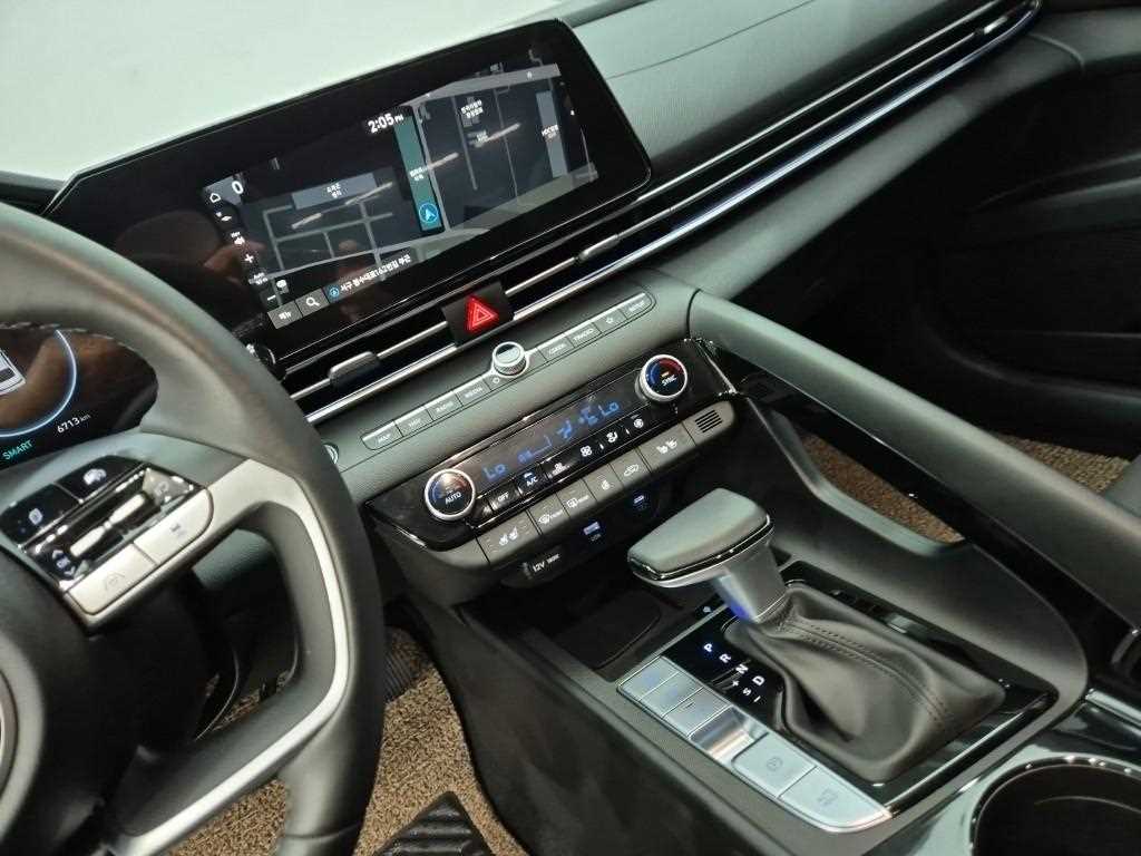 HYUNDAI Avante - Vista 10