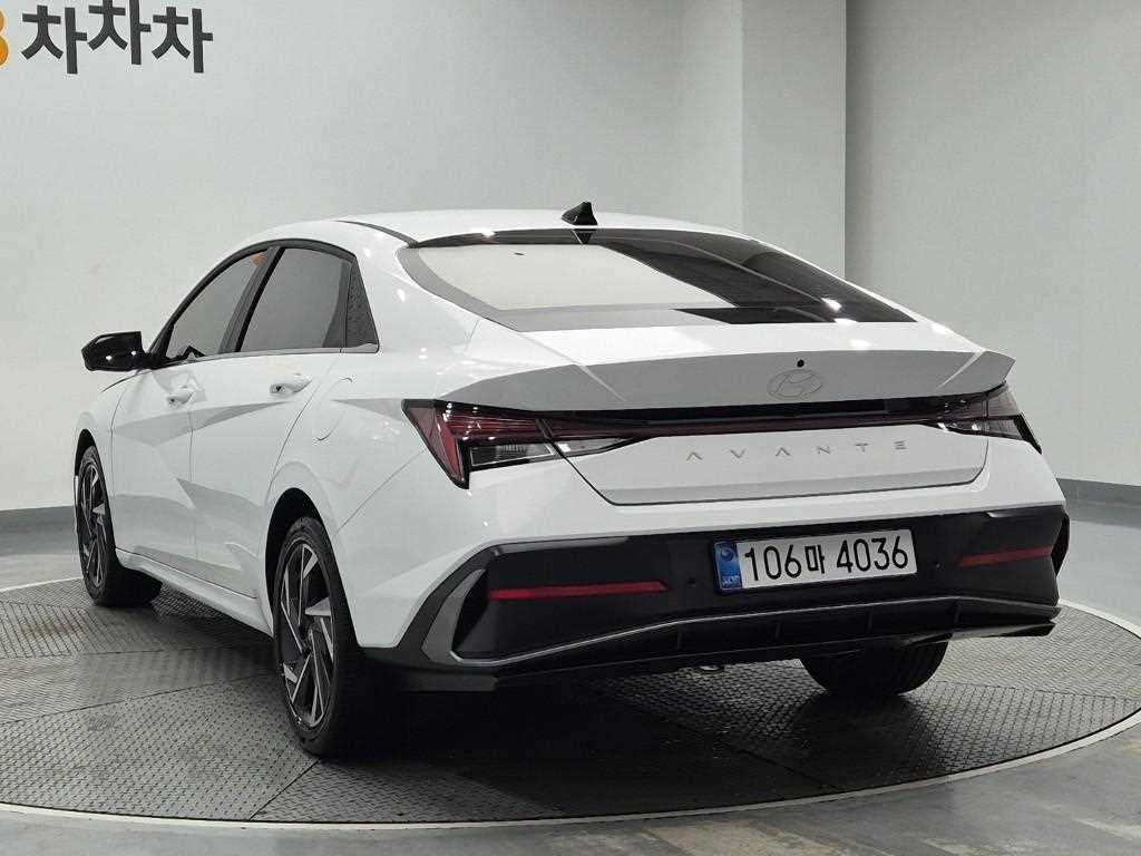 HYUNDAI Avante - Vista 2