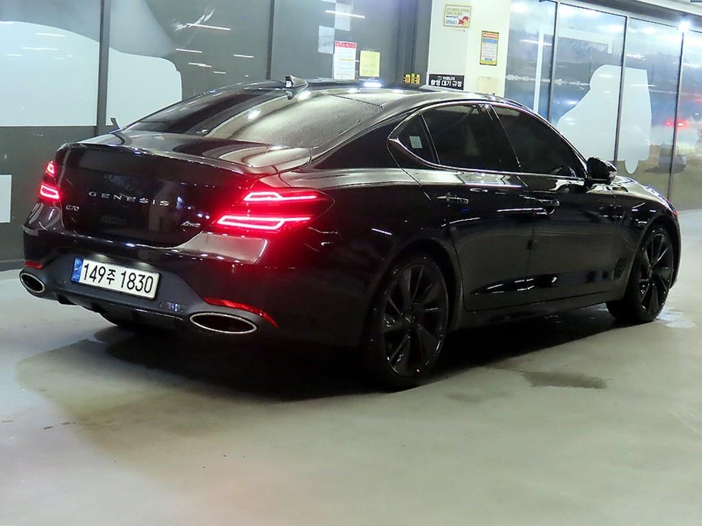 Genesis G70 - Vista 4
