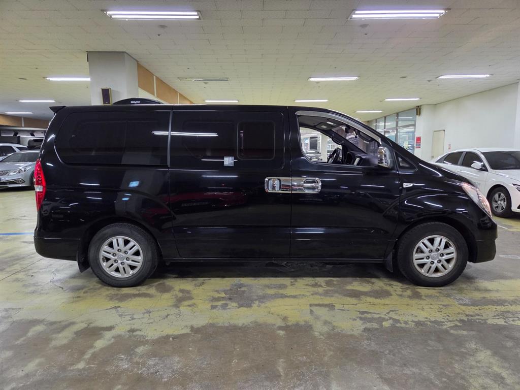 HYUNDAI Starex - Vista 5
