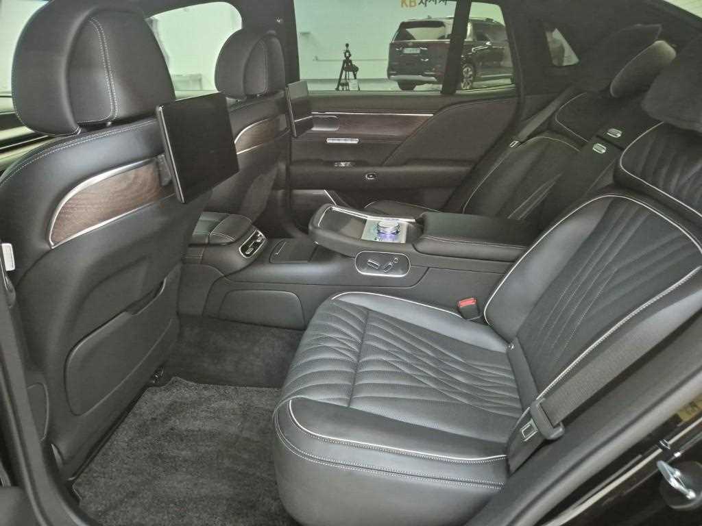Genesis G90 - Vista 12
