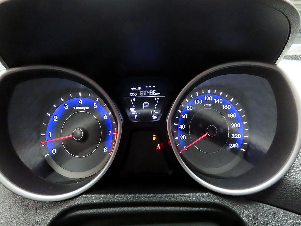 HYUNDAI Avante - Vista 6