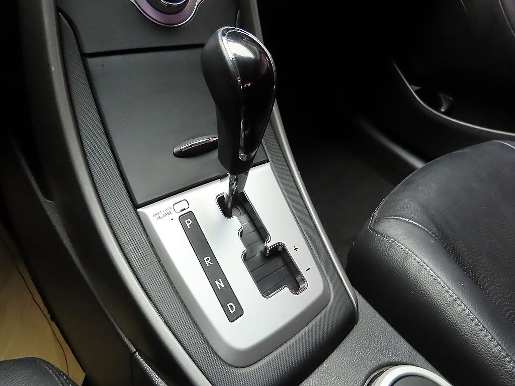 HYUNDAI Avante - Vista 10