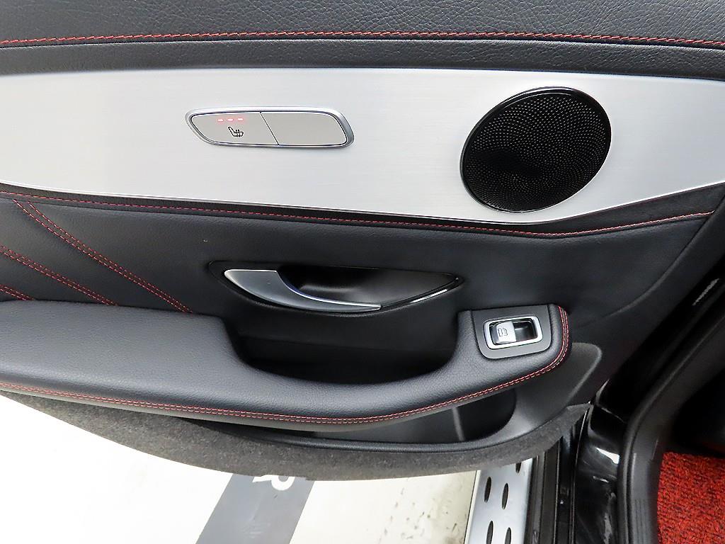 Mercedes Benz GLC Class - Vista 12