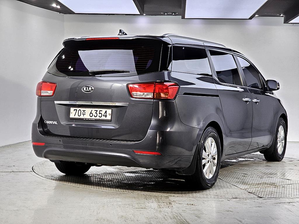 KIA Carnival - Vista 4