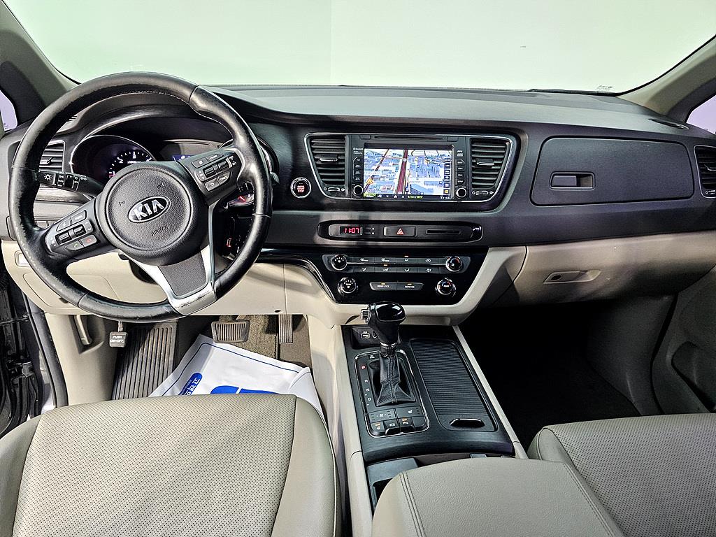 KIA Carnival - Vista 5
