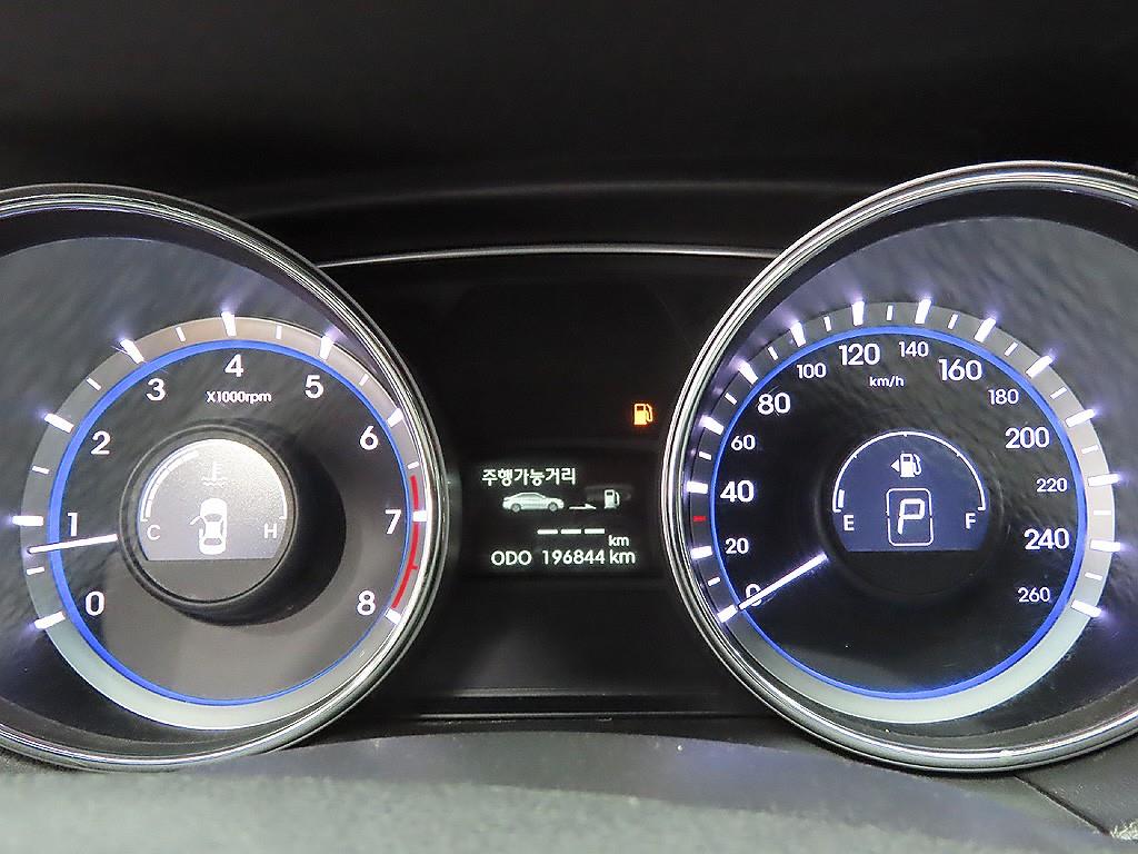 HYUNDAI Sonata - Vista 11