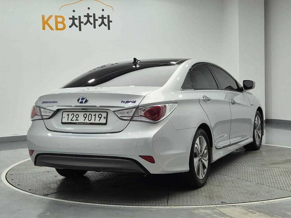HYUNDAI Sonata - Vista 3