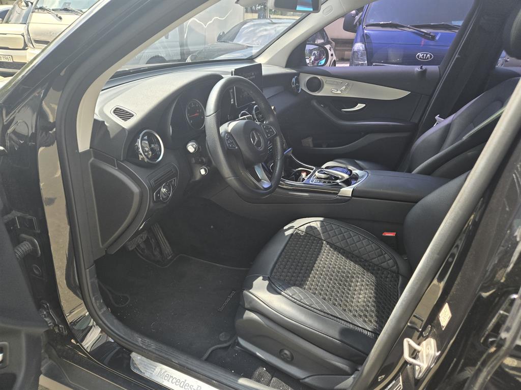 Mercedes Benz GLC Class - Vista 10