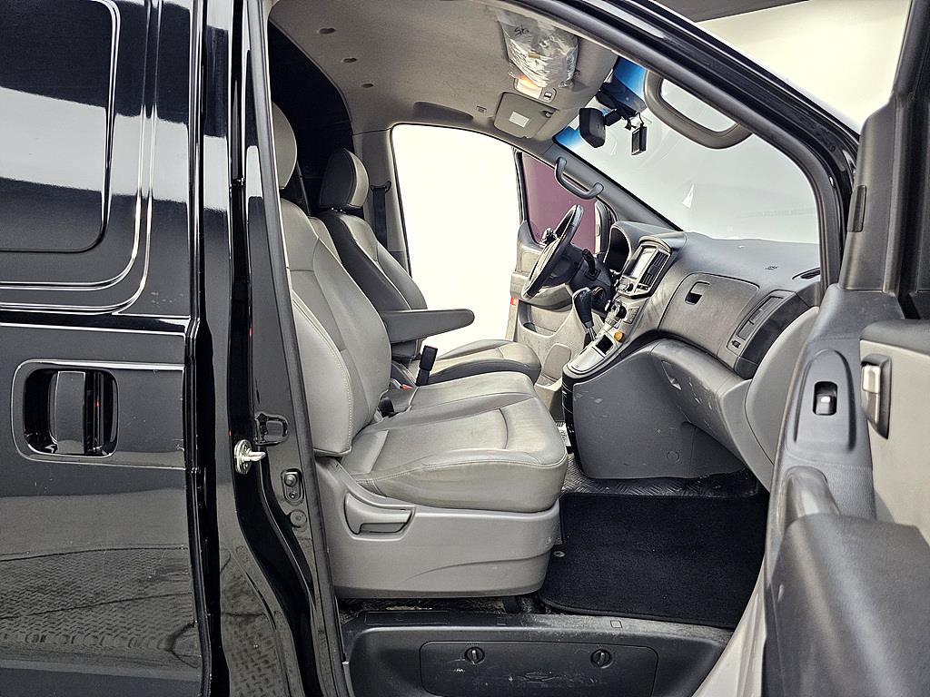 HYUNDAI Starex - Vista 5
