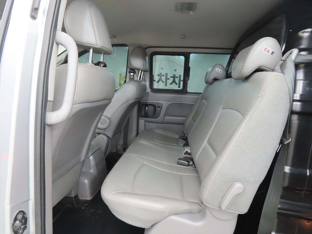 HYUNDAI Starex - Vista 6