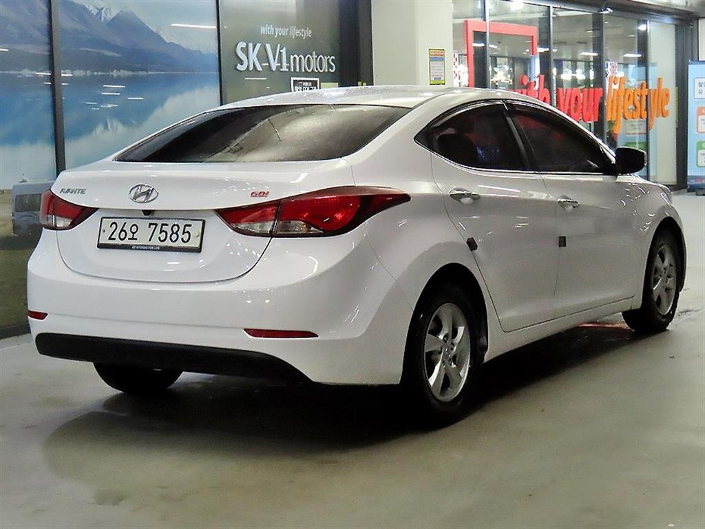 HYUNDAI Avante - Vista 4