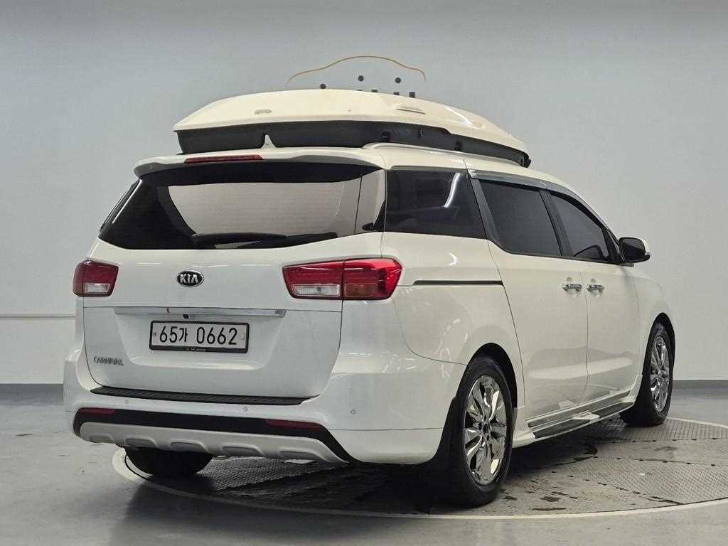KIA Carnival - Vista 3