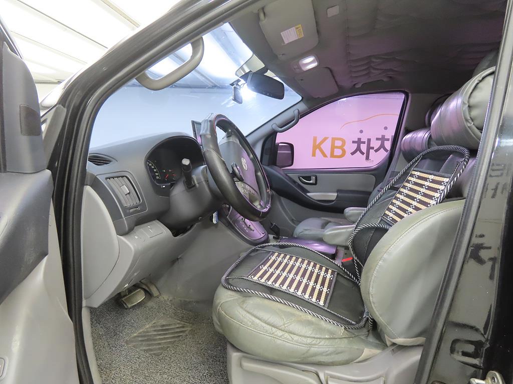 HYUNDAI Starex - Vista 5