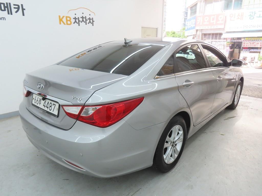 HYUNDAI Sonata - Vista 3