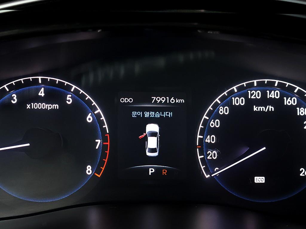 HYUNDAI Genesis - Vista 11