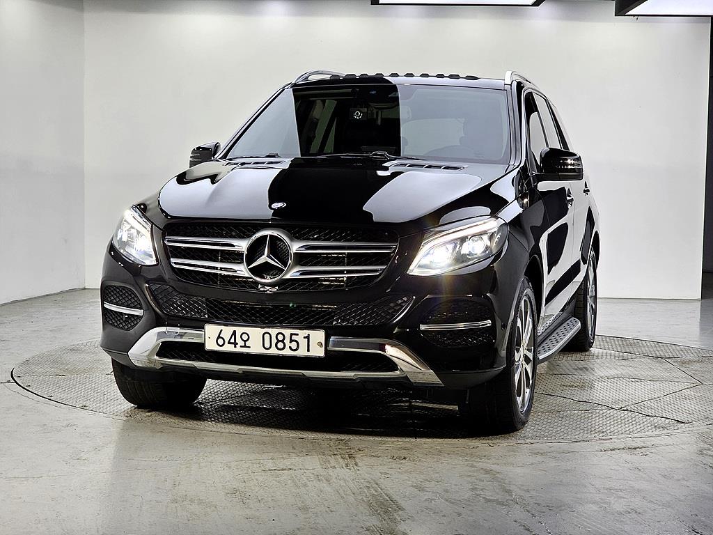 Mercedes Benz GLE Class - Vista 2