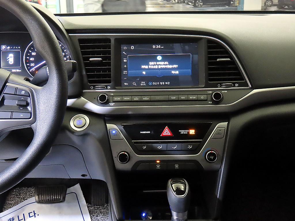 HYUNDAI Avante - Vista 11